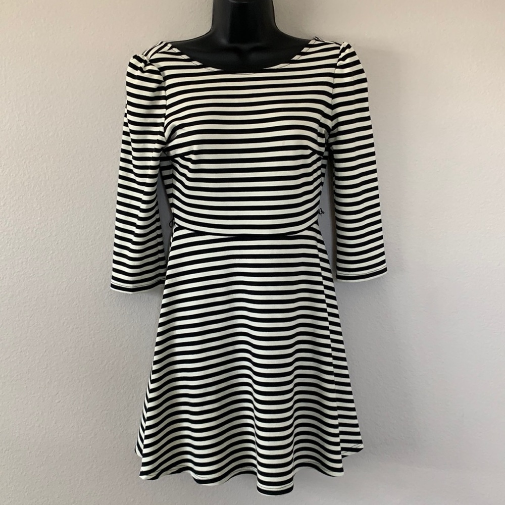 Ark & Co Black and Ivory White 3/4 Sleeve Crew Neck V Back Fit and Flare Dress